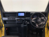 【前方視界】開放的な前方視界!運転がしやすく疲れにくいです♪窓が大きく、見通しがとっても良いおクルマですよ♪