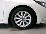 純正のアルミホイール装着車です。タイヤサイズは205/55R16です。