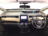 【前方視界】開放的な前方視界!運転がしやすく疲れにくいです♪窓が大きく、見通しがとっても良いおクルマですよ♪