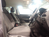 楽な姿勢で座ることが出来るので長時間の運転でも疲れにくいですし体もぶれにくいですよ。