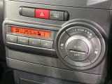 【オートエアコン】一度お好みの温度に設定すれば、車内の温度を検知し風量や温度を自動で調整。暑い…寒い…と何度もスイッチ操作をする必要はありません。快適な車内空間には必須の機能ですね♪