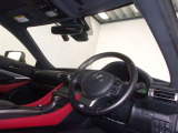 見通しのよいすっきりとした視界で、誰でも運転しやすいです。運転のしやすさは疲れにくさにも繋がりますよ♪