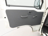 愛知ダイハツのお店では、ダイハツ車を知り尽くしたプロフェッショナルなサービススタッフが、専用の診断機器を使って各システムを点検しております。