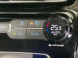 【オートエアコン】一度お好みの温度に設定すれば、車内の温度を検知し風量や温度を自動で調整。暑い…寒い…と何度もスイッチ操作をする必要はありません。快適な車内空間には必須の機能ですね♪
