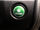 ★ECONスイッチ★ エコドライブを加速しよう!スイッチをONにすると、運転の仕方によるロスを抑え込み燃費をよくするようクルマが頑張ります(*^ー^*)燃費向上にチャレンジ♪