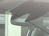 【エマージェンシーブレーキ】走行中に前方の車両等を認識し、衝突しそうな時は警報とブレーキで衝突回避と被害軽減をアシスト。より安全にドライブをお楽しみいただけます。
