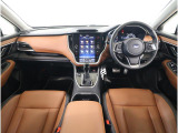■視界の良さが魅力の運転しやすいコックピット。シンプルで操作性に優れたインパネデザインと、SUBARUならではの安全性能への徹底したこだわりが光る視界設計です。
