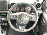 【純正革巻きステアリング】上質な革を使用することで、手にしっかり馴染みとても運転しやすいハンドルです♪