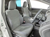 運転席シートです。フィット感が有り座り心地の良いシートです。