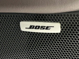【BOSEサウンドシステム】メーカーオプションの高品位サウンドシステムを搭載。専用のチューニングが施された大小様々なスピーカーから良質なサウンドが奏でられ、臨場感あふれる音響空間を演出します。
