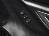 運転席のシートポジションメモリー機能は、登録済みの運転者と交代しても、シートポジションの変更の手間がかかりません。