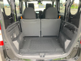 フル乗車でもしかっり荷物を収納できるラゲッジスぺ-スです。普段の買い物でもしかっり積める十分な荷室スペ-スが確保されています。