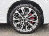全車両に標準装備の純正アルミホイールは、純正ならではのバランスの良いデザインと、走行安定性をお楽しみ頂けます。