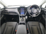 視界の良さが魅力の運転しやすいコックピット。シンプルで操作性に優れたインパネデザインと、SUBARUならではの安全性能への徹底したこだわりが光る視界設計です。
