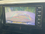 【バックカメラ】駐車時に後方がリアルタイム映像で確認できます。大型商業施設や立体駐車場での駐車時や、夜間のバック時に大活躍!運転スキルに関わらず、今や必須となった装備のひとつです!