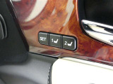 運転席のシートポジションを記憶・再現できるメモリー機能を搭載しています。