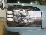 LEDヘッドランプで暗闇を明るく照らす。