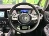 インテリアに合わせたデザインのステアリングは、運転される方のことも考え、運転しやすい形状、大きさです。是非一度、実際に触ってお確かめください。