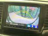 【バックカメラ】駐車時に後方がリアルタイム映像で確認できます。大型商業施設や立体駐車場での駐車時や、夜間のバック時に大活躍!運転スキルに関わらず、今や必須となった装備のひとつです!