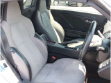 操作性に優れた運転席となります!小物入れや各ボタンの配置にこだわり、使いやすいです!座り心地もよく視認性も良好なのでロングドライブもお任せ下さい!