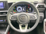 【純正革巻きステアリング】上質な革を使用することで、手にしっかり馴染みとても運転しやすいハンドルです♪