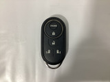 純正リモコンエンジンスターター操作キーです。スマート機能付きなのでドアロックの開閉およびエンジンスタートが楽々です。電動スライドドアの開け閉めもボタンで操作できます。