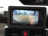 バックカメラにはガイドラインが付いて駐車を視覚的にサポートしてくれます!