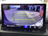 3ビュー切り替えやガイド線表示のバックカメラで、バックでの車庫入れも安心です。