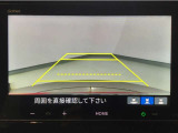 【バックカメラ】運転が苦手な方も車庫入れラクラクです!ギアをリバースに入れれば自動的に切り換わりますので、面倒な操作は不要です♪狭い駐車場もお車を傷つけず安心ですね!