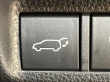 【パワーバックドア】スマートキーや運転席のボタンを押すだけでリアゲートが自動で開閉します!荷物を持っている時や、高い位置にあるバックドアを閉める際に便利な機能です♪