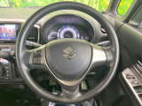 インテリアに合わせたデザインのステアリングは、運転される方のことも考え、運転しやすい形状、大きさです。是非一度、実際に触ってお確かめください。