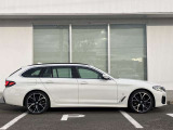 オリジナル・サービスもついたBMW自動車保険も取り扱っております。BMW自動車保険にご加入いただくと、万一のトラブルを24時間365日サポートするエマージェンシー・サービスの〈プレミアム〉をご利用いただけます。