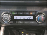 オートエアコンで快適な室内です。