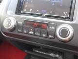 オートエアコンなので設定した温度で車内の温度を保ってくれます♪