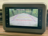 【バックカメラ】駐車時に後方がリアルタイム映像で確認できます。大型商業施設や立体駐車場での駐車時や、夜間のバック時に大活躍!運転スキルに関わらず、今や必須となった装備のひとつです!