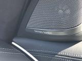 ハーマンカードンのカースピーカーは良質な音を届けると同時に、その先にある車内空間における上質な“音楽体験”も提供している。