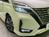 【LEDヘッドライト】悪天候や夜間走行時も良好な視界を確保し安心して運転できる高輝度LEDヘッドライトを装備!点灯速度が早く、消費電力も抑えられています。