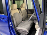 乗降がしやすい運転席。高さが調節できて小柄な方でもベストポジションをとることができます。