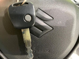 【キーレス】少し離れた場所からでもボタン一つでドアの開錠・施錠ができるのでとっても便利!ドアの鍵穴周りに傷をつけることもありません♪