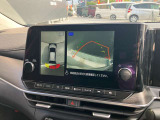 アラウンドビューモニターは4方のカメラで真上から車を見たようにモニターで確認ができる日産の自慢の装備です。前後センサーにより移動物検知、障害物検知をして画面に表示。是非実際の車で体感してみてください。