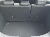 ラゲッジルーム内の凹凸をなくす事でスッキリした広がりを造りだし、荷物がスムーズに出し入れできる気持ちよさ、使い易さを実現!