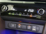 【オートエアコン】車内温度を感知して自動で温度調整をしてくれるのでいつでも快適な車内空間を創り上げます!どの席に座っても快適なドライブが楽しめます♪