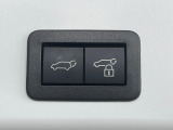 【パワーバックドア】スマートキーや運転席のボタンを押すだけでリアゲートが自動で開閉します!荷物を持っている時や、高い位置にあるバックドアを閉める際に便利な機能です♪
