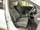 乗降がしやすい運転席。高さが調節できて小柄な方でもベストポジションをとることができます。