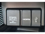 USBソケットがついていますのでコードを繋げばスマートフォンなどの充電が出来ます!