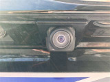 バックカメラ付いています。モニターと連動し車両後退時には後方の映像を映し出します。