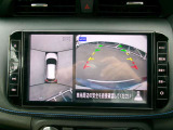 アラウンドビューモニター。空の上から見下ろすような視点でスムース駐車。