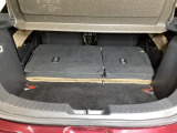 リアシートも簡単格納ができ、大きな荷物もらくらく収納できます!