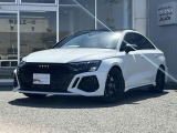【ブラックstyle】専任の研修を受け熟練したメカニックが大切にご納車整備をさせて頂きます。お客様にご満足・ご納得し、お乗り頂く為にフォーシーズンズグループの追及は日々続きます。
