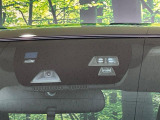 【スマートブレーキサポート】走行中に前方の車両等を認識し、衝突しそうな時は警報とブレーキで衝突回避と被害軽減をアシスト。より安全にドライブをお楽しみいただけます。